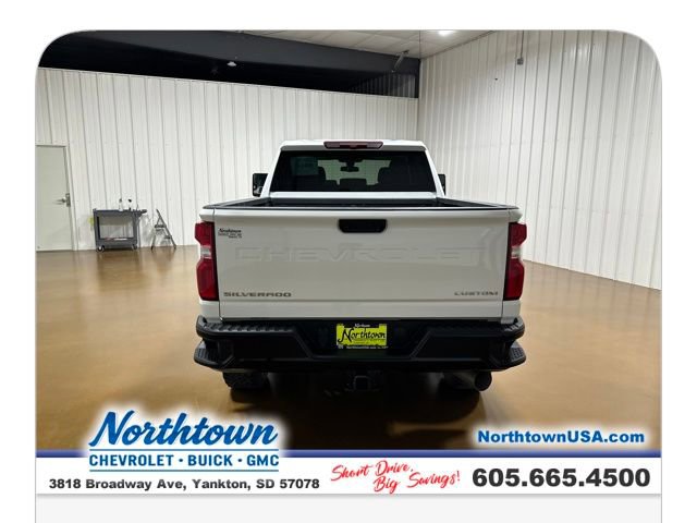 Used 2021 Chevrolet Silverado 2500 Custom w/ Custom Value Package image 4
