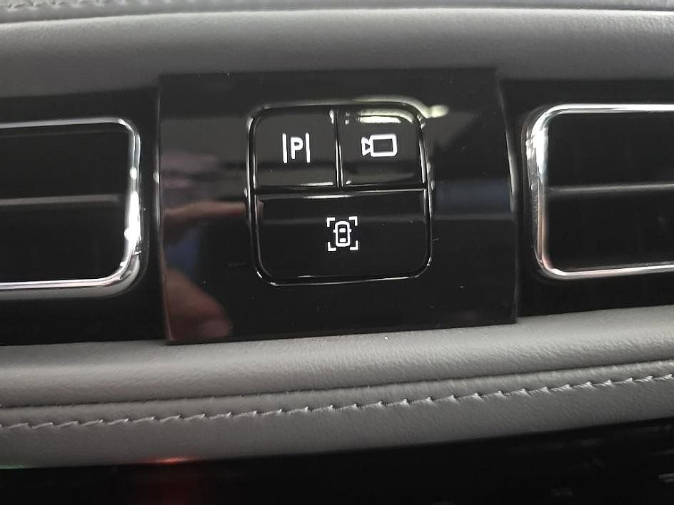 Used 2022 Lincoln Nautilus Reserve w/ Equipment Group 201A image 22