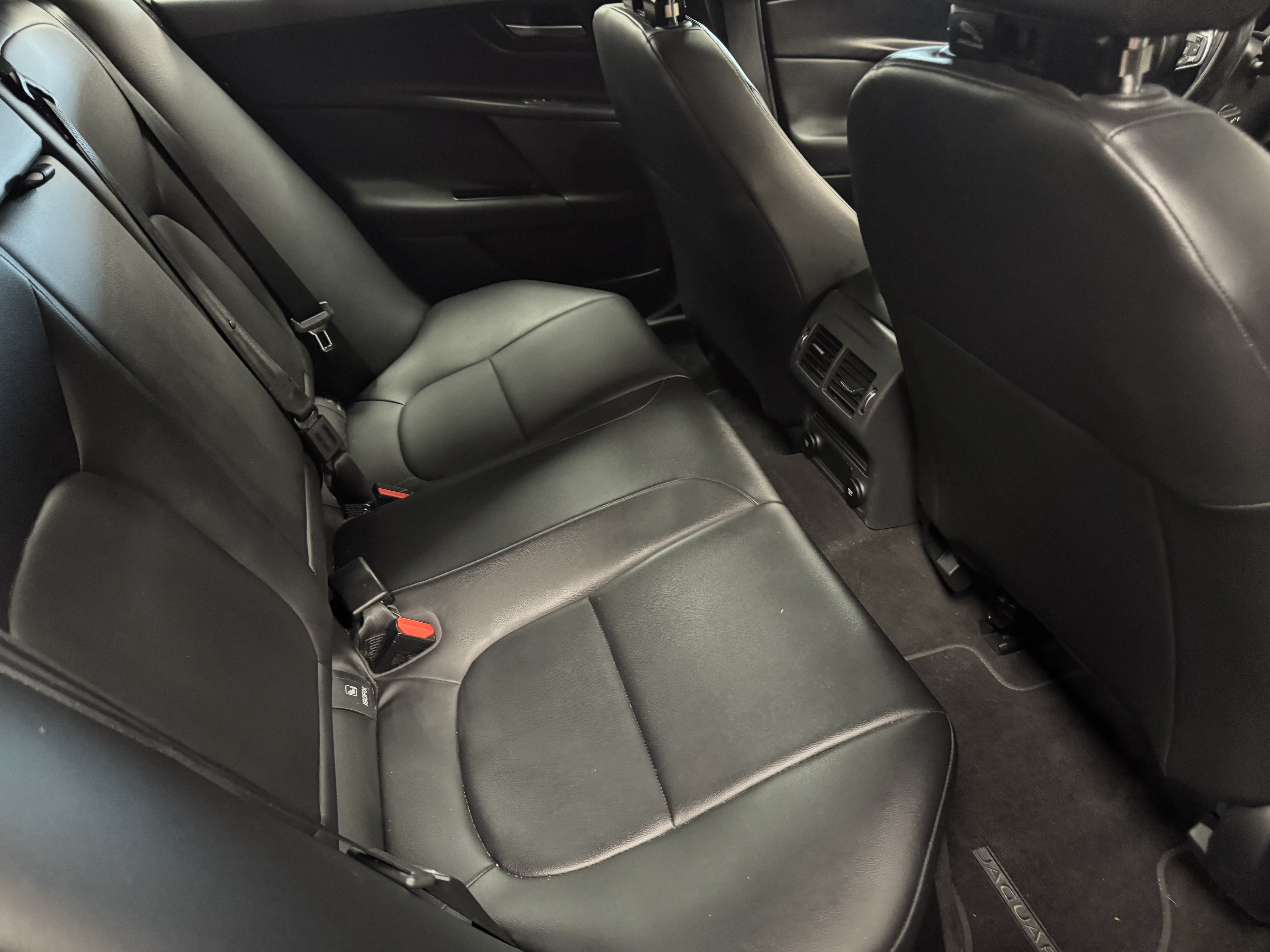 Used 2019 Jaguar XE Premium RWD image 15