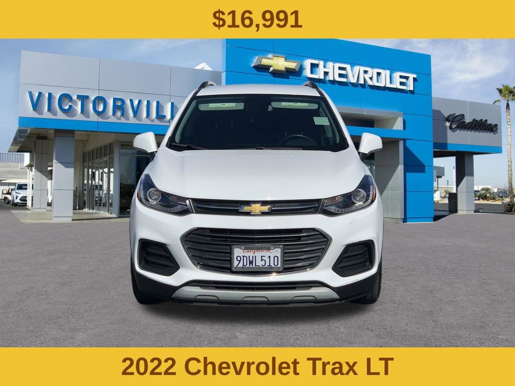Certified 2022 Chevrolet Trax LT w/ LT Convenience Package image 2