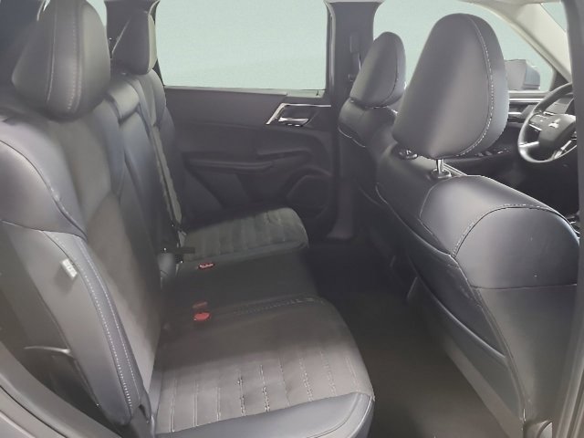Used 2024 Mitsubishi Outlander SE AWD/4WD image 14