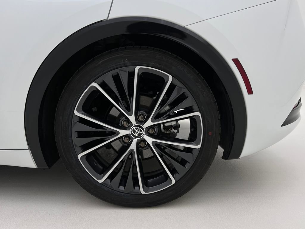 Used 2025 Toyota Prius XLE image 22