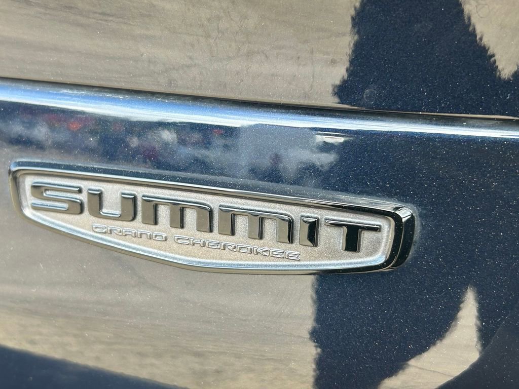 Used 2024 Jeep Grand Cherokee L Summit AWD/4WD image 12