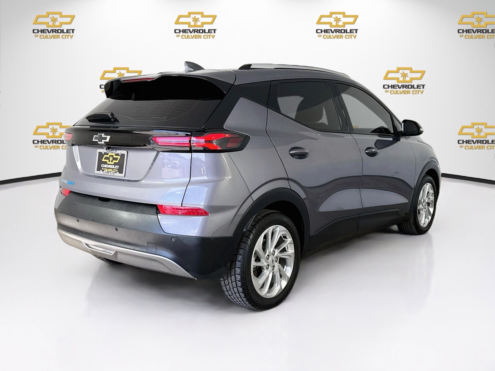 Used 2022 Chevrolet Bolt EUV LT w/ Comfort Package FWD image 8