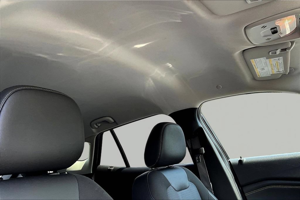 Used 2025 Chevrolet Trax LT FWD image 23