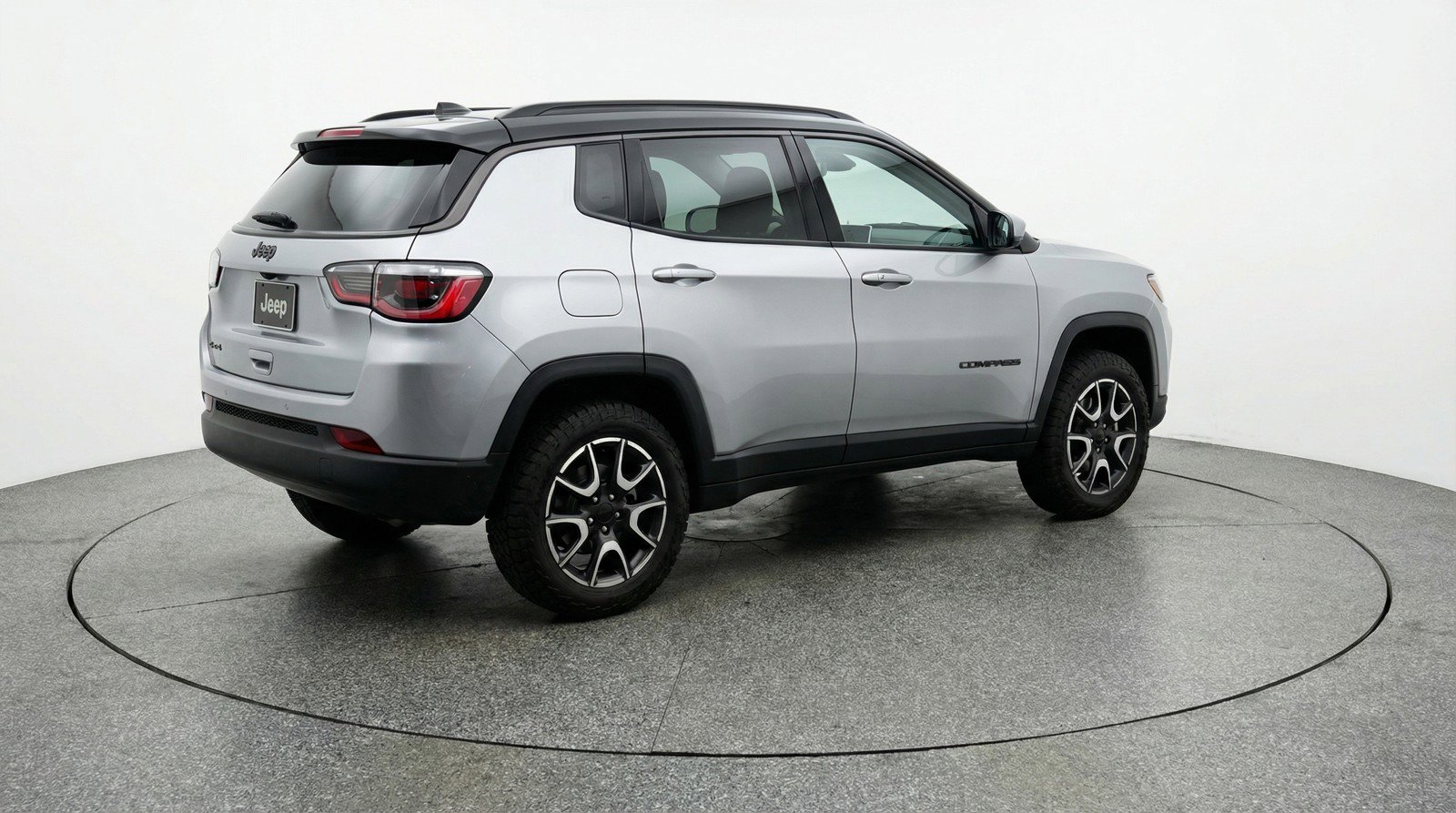 Used 2025 Jeep Compass Trailhawk image 9