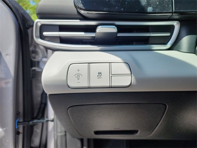 New 2025 Hyundai Elantra Limited image 21