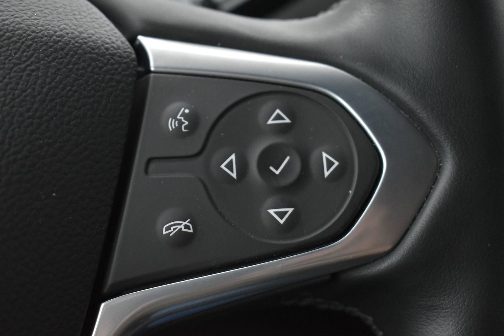 Used 2023 Chevrolet Traverse LT FWD image 23