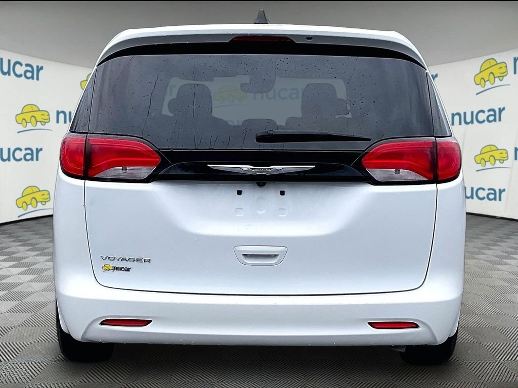 Used 2023 Chrysler Voyager LX FWD image 5