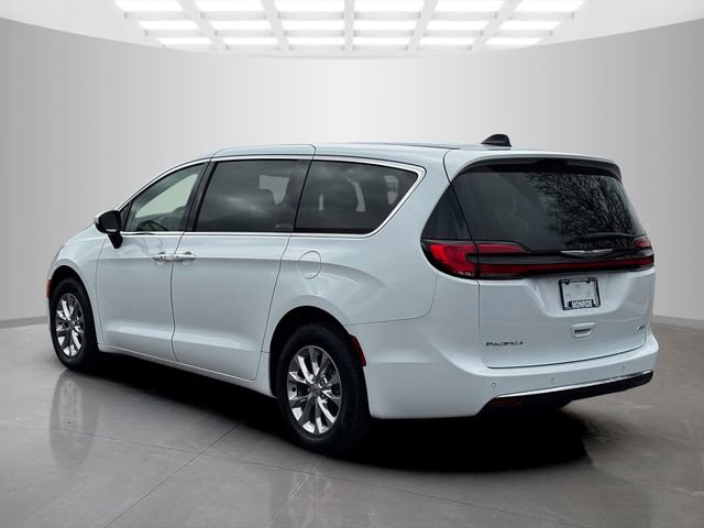 Certified 2023 Chrysler Pacifica Touring-L image 5