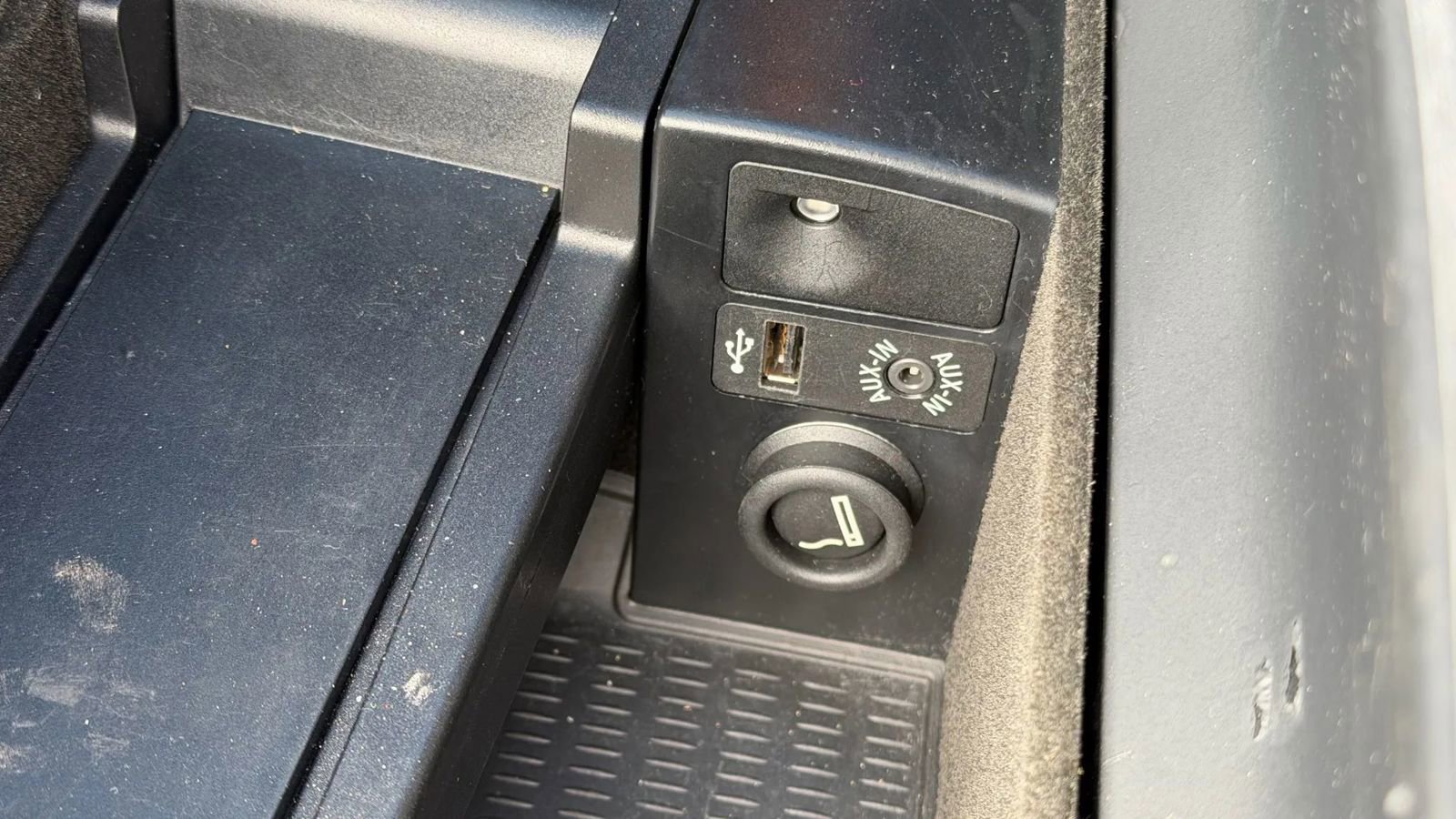 Used 2013 BMW 750i xDrive image 43
