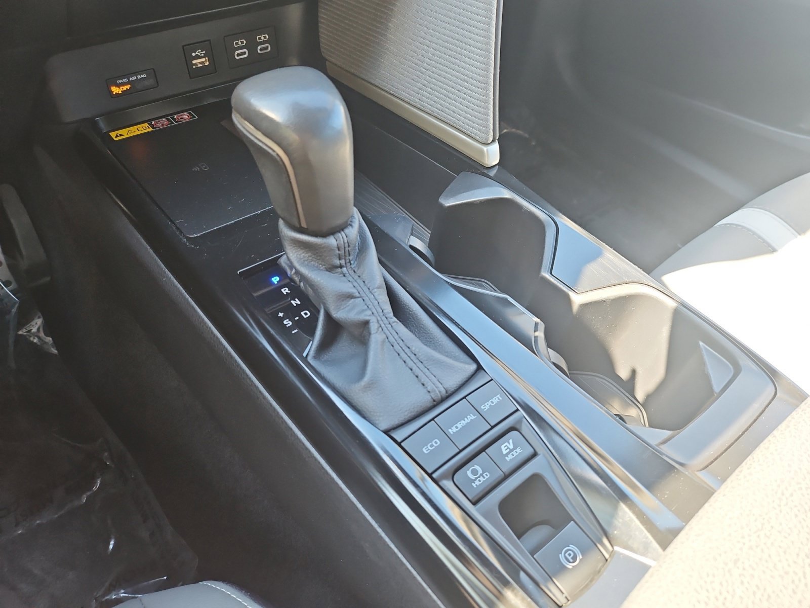 Used 2025 Toyota Camry SE FWD image 32