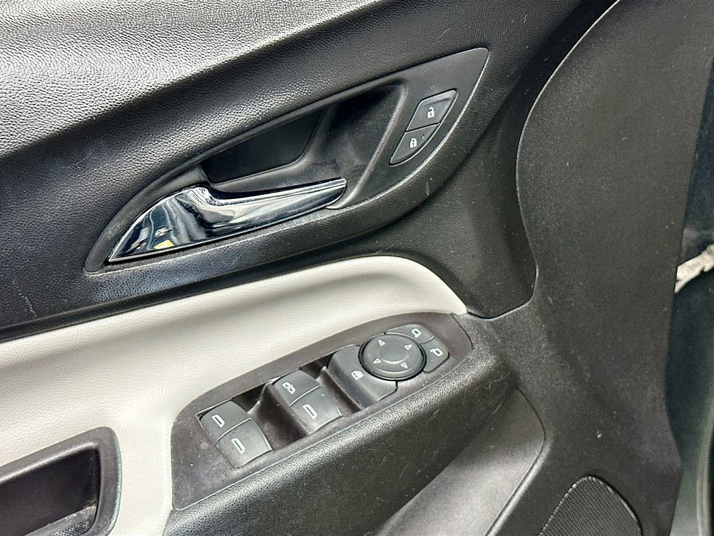Used 2019 Chevrolet Equinox LS image 18
