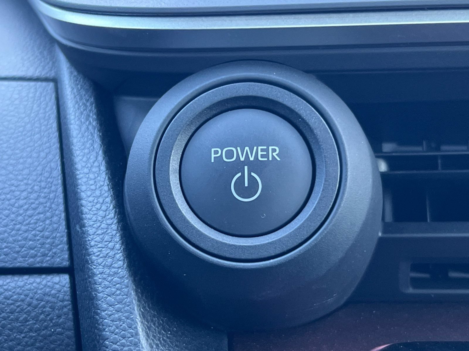 Used 2025 Toyota Prius Plug-In Hybrid FWD image 21