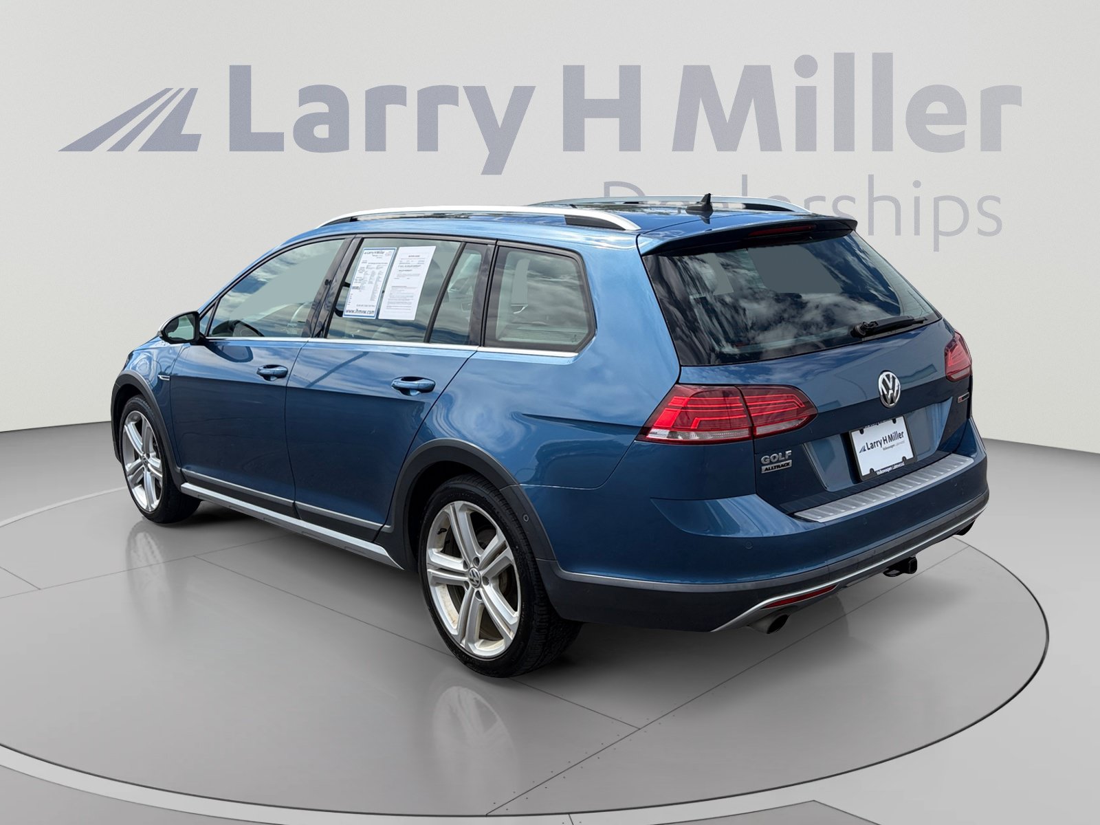 Used 2019 Volkswagen Golf Alltrack AWD/4WD image 3