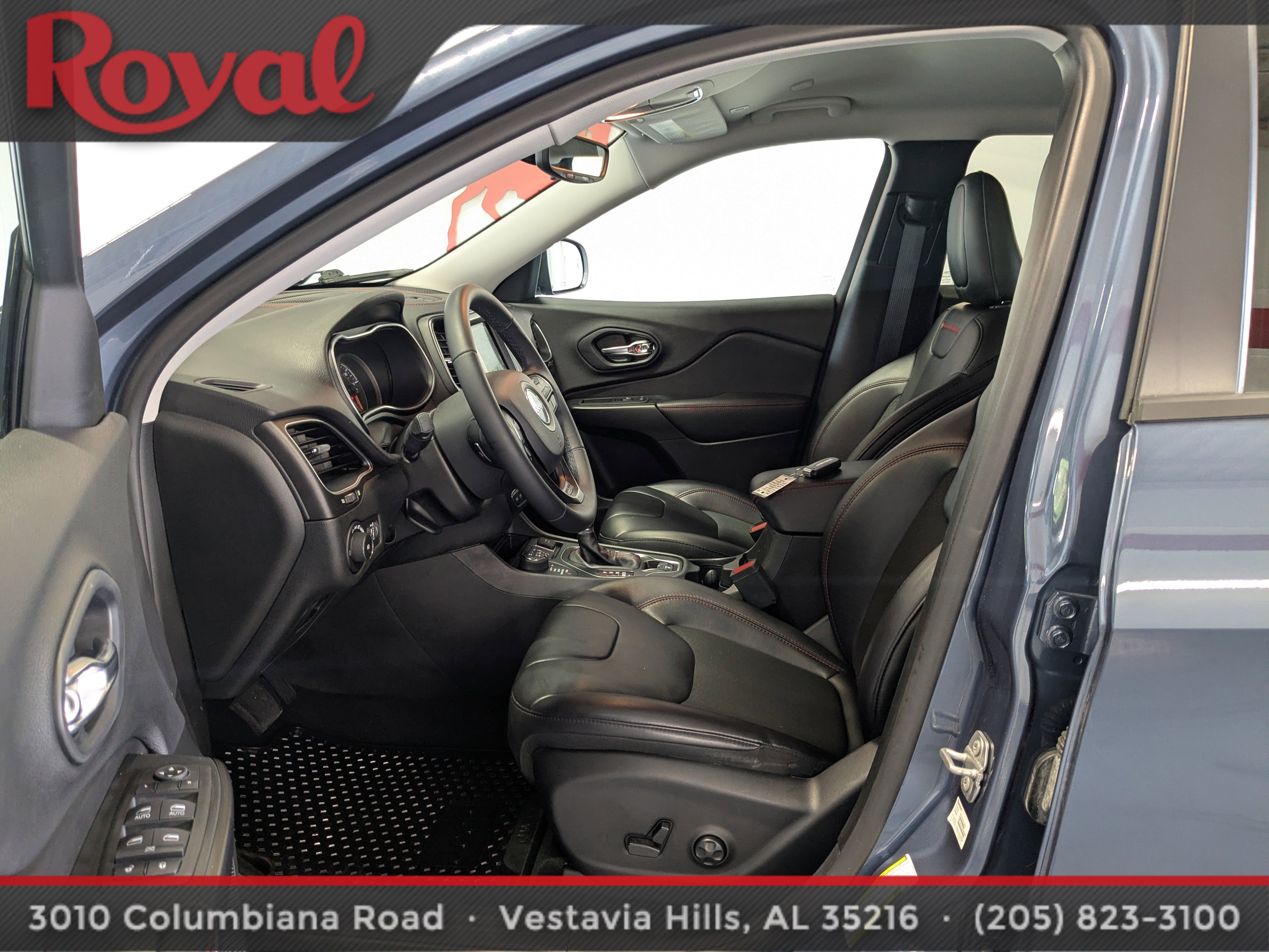 Used 2019 Jeep Cherokee Trailhawk image 17