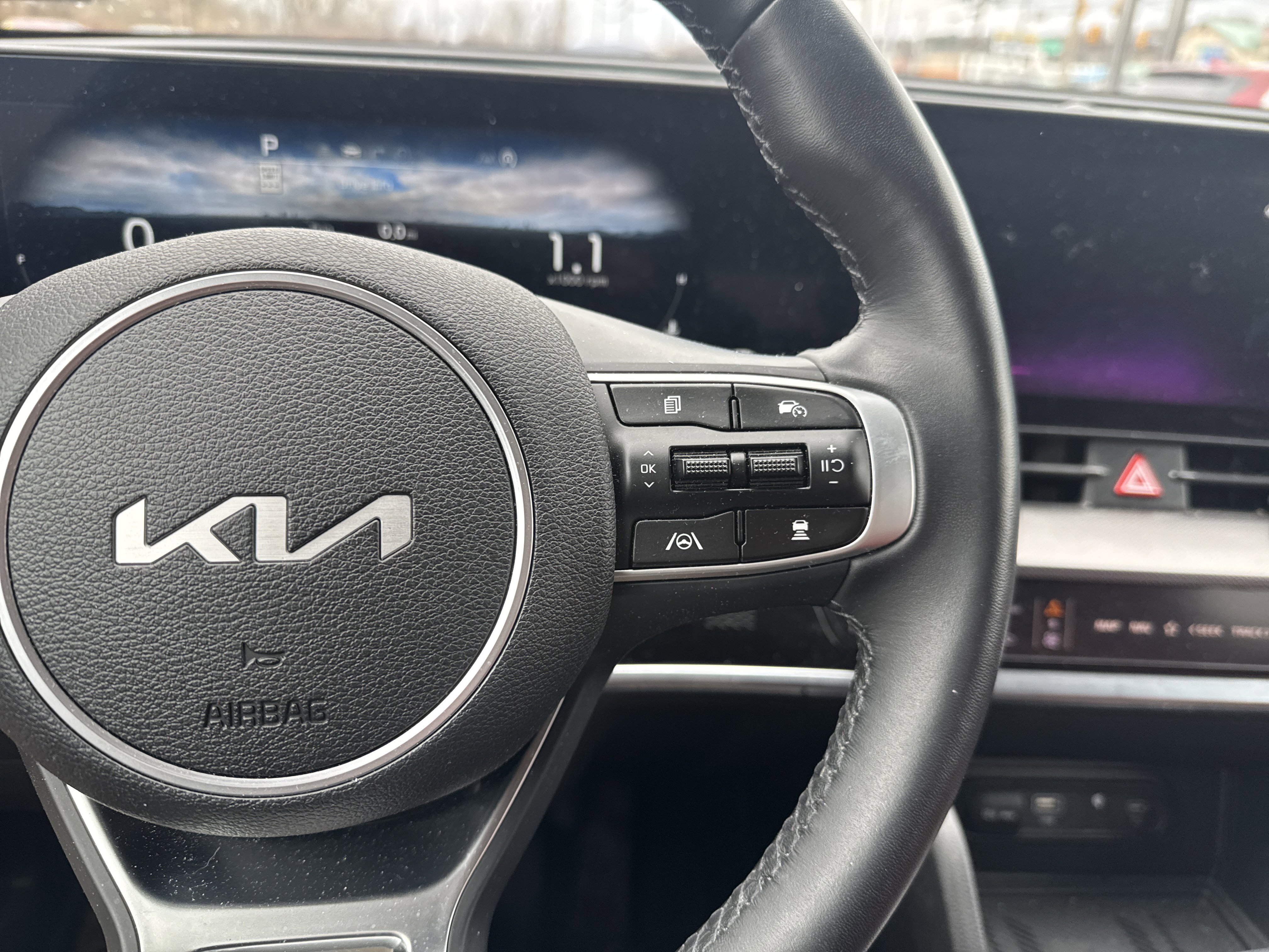 Used 2025 Kia Sportage SX image 19
