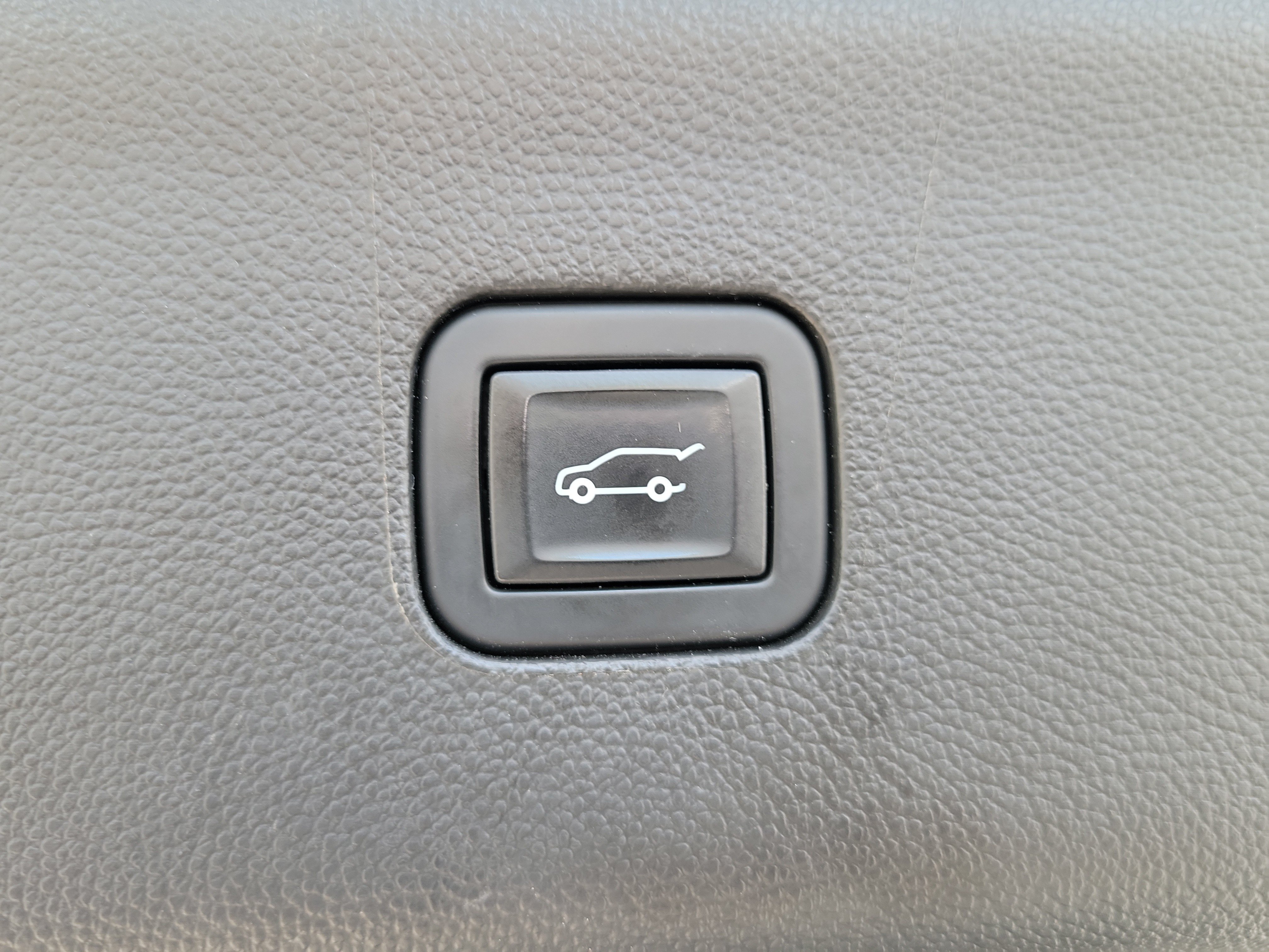 Used 2023 Buick Enclave Essence w/ Experience Buick Package FWD image 11