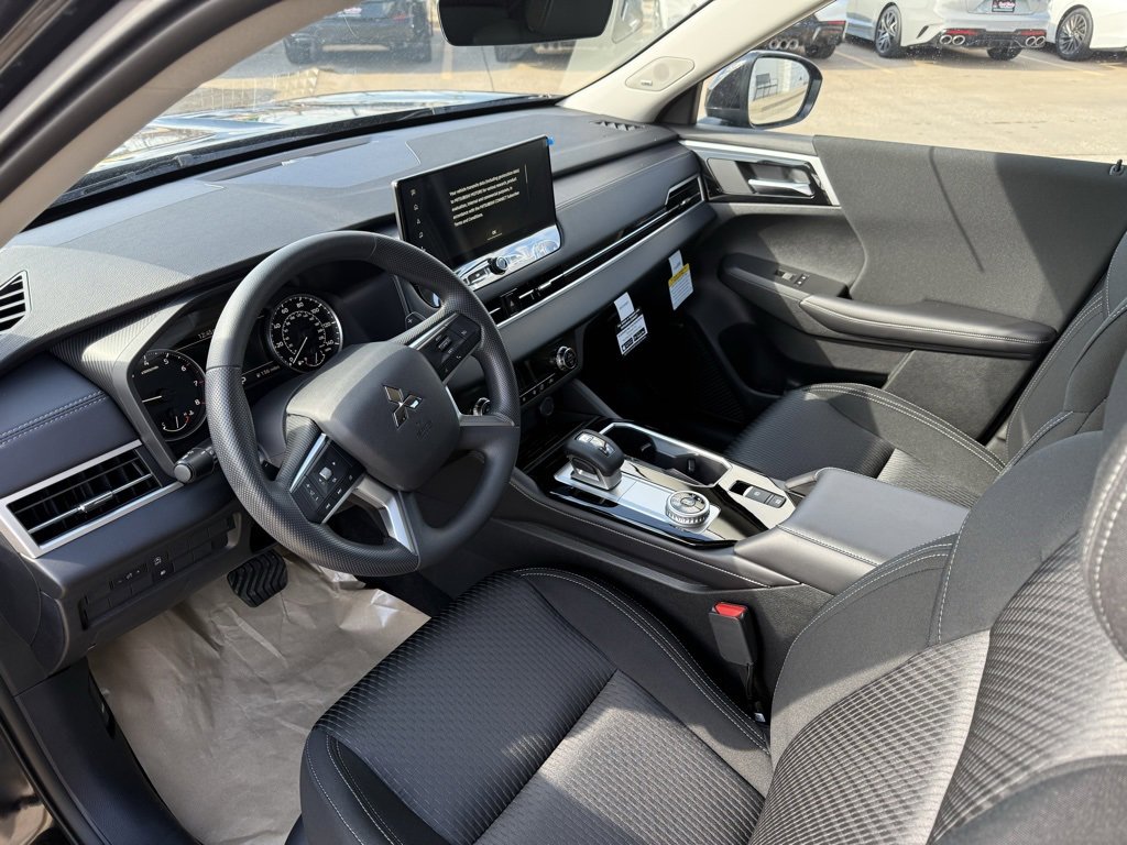 New 2026 Mitsubishi Outlander ES image 16