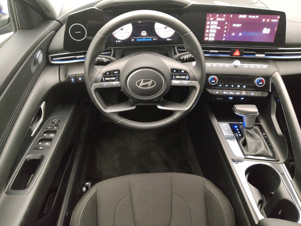 Used 2025 Hyundai Elantra SEL FWD image 22