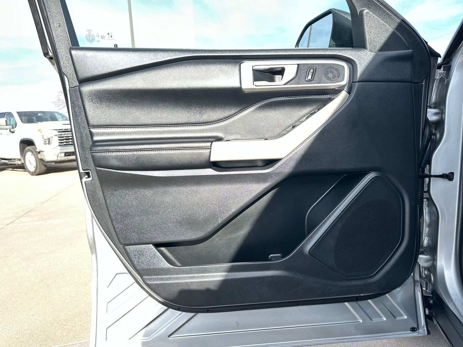 Used 2023 Ford Explorer XLT w/ Equipment Group 202A image 12