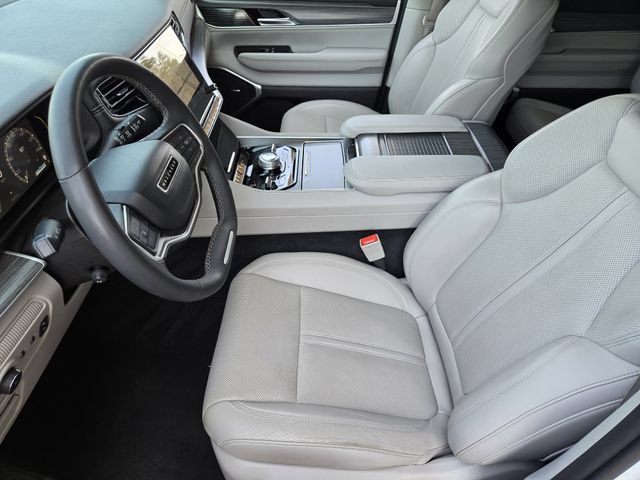 Certified 2024 Jeep Wagoneer L Series III w/ Flexible Seating Group AWD/4WD image 13