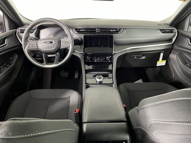 Used 2025 Jeep Grand Cherokee L Laredo image 41