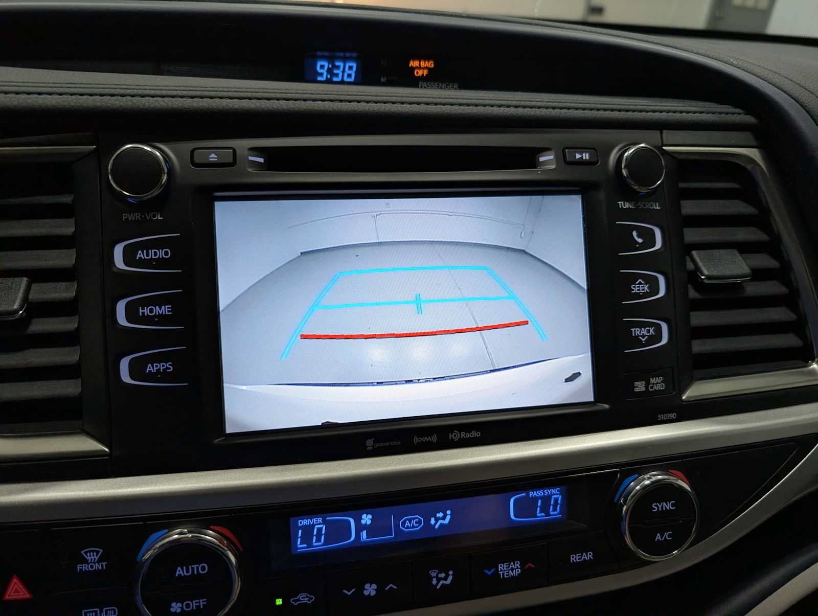 Used 2019 Toyota Highlander XLE AWD/4WD image 27