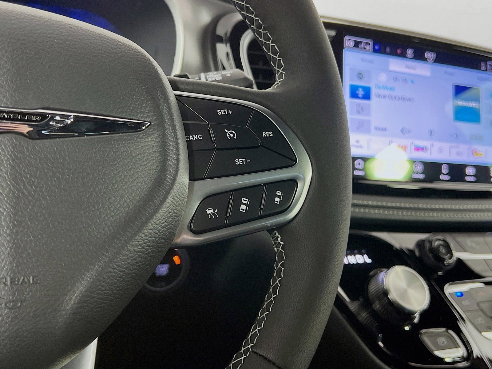 New 2026 Chrysler Pacifica Select FWD image 15