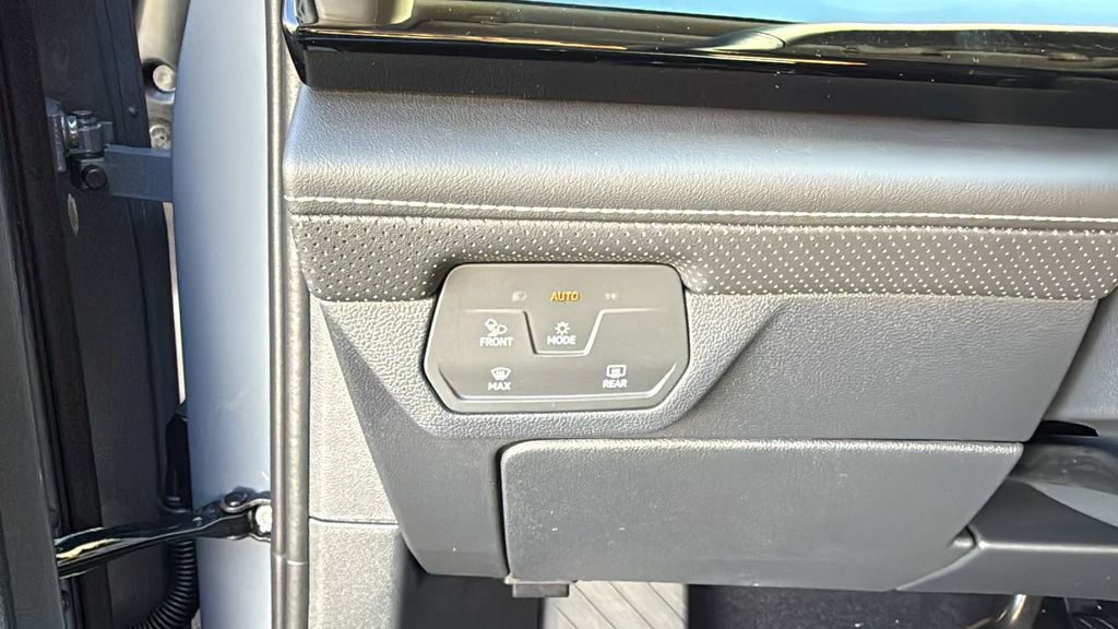 New 2026 Volkswagen Atlas SE FWD image 24