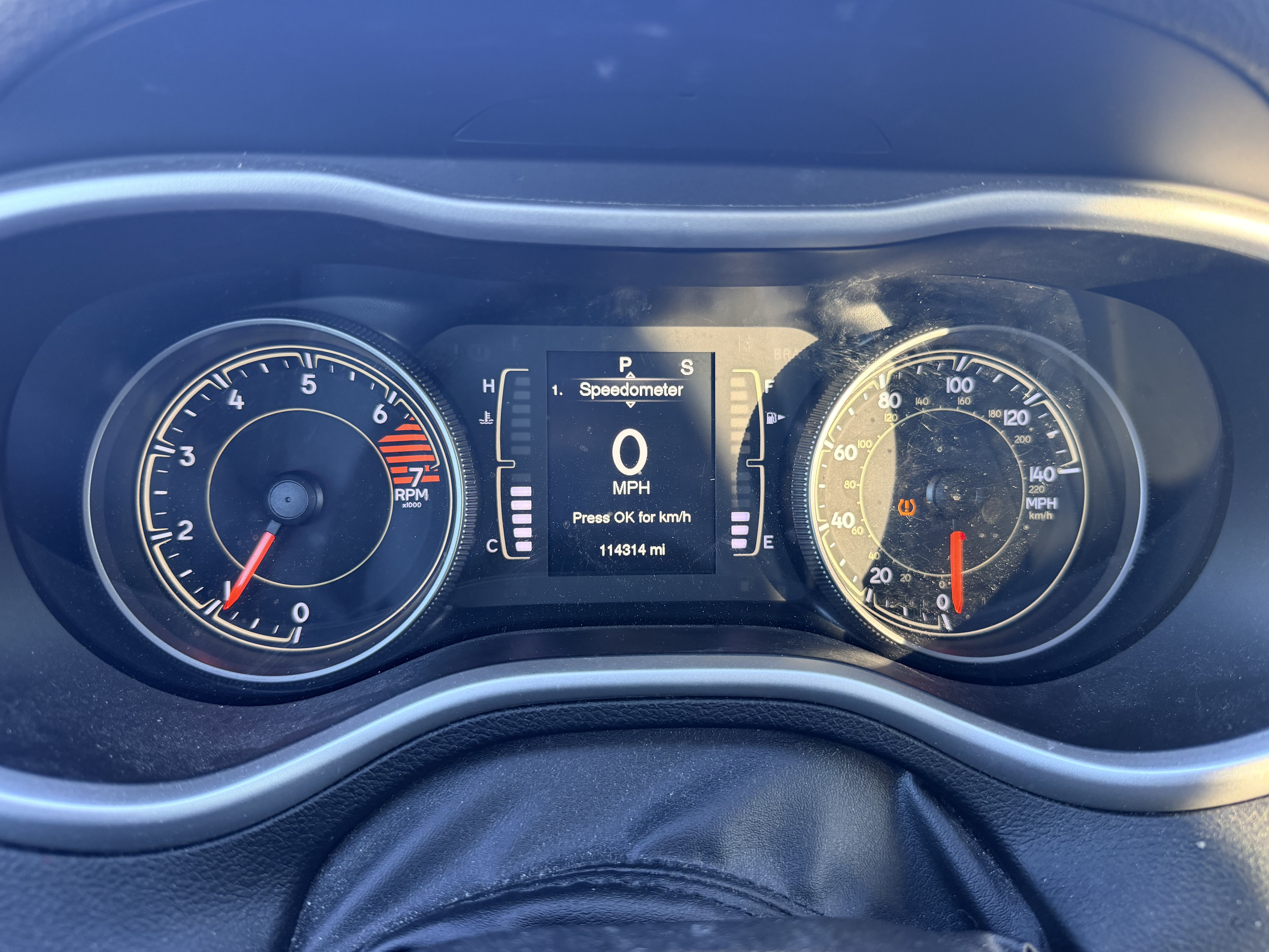 Used 2018 Jeep Cherokee Latitude Plus w/ Cold Weather Group FWD image 14