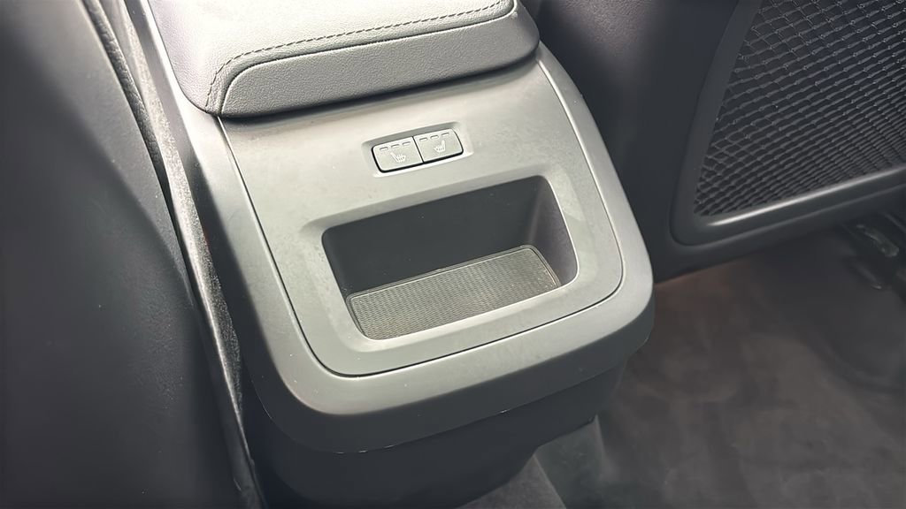 Certified 2025 Volvo XC60 B5 Plus AWD/4WD image 9