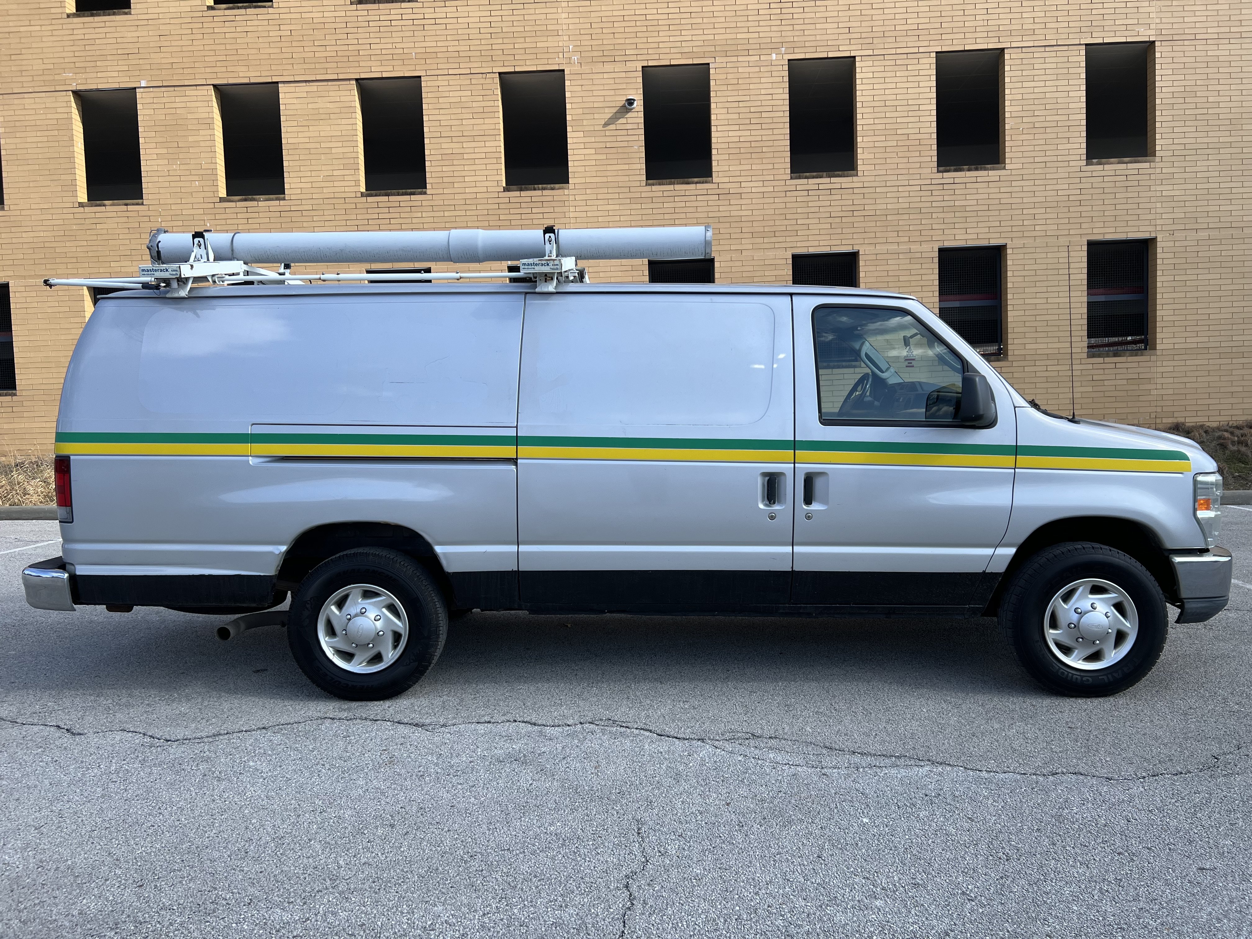 Used 2011 Ford E-250 and Econoline 250 Extended w/ Commercial Cargo Van Pkg RWD image 9