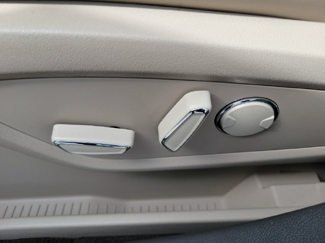 Certified 2023 Lincoln Nautilus Reserve FWD image 7