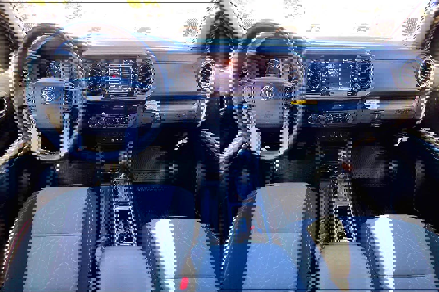 Used 2022 Toyota Tacoma TRD Off-Road image 13