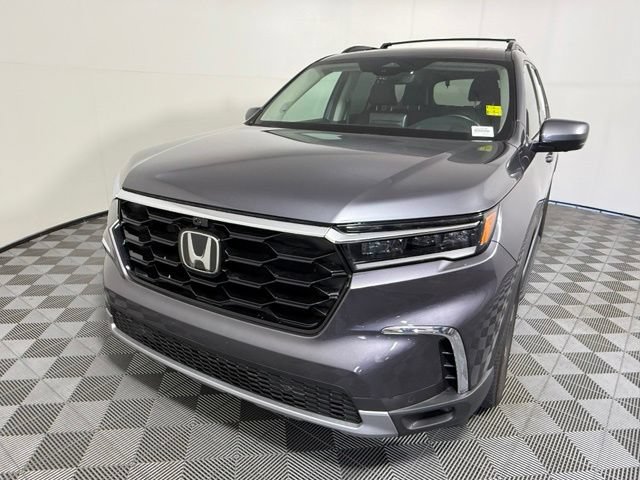 Used 2025 Honda Pilot Elite image 2