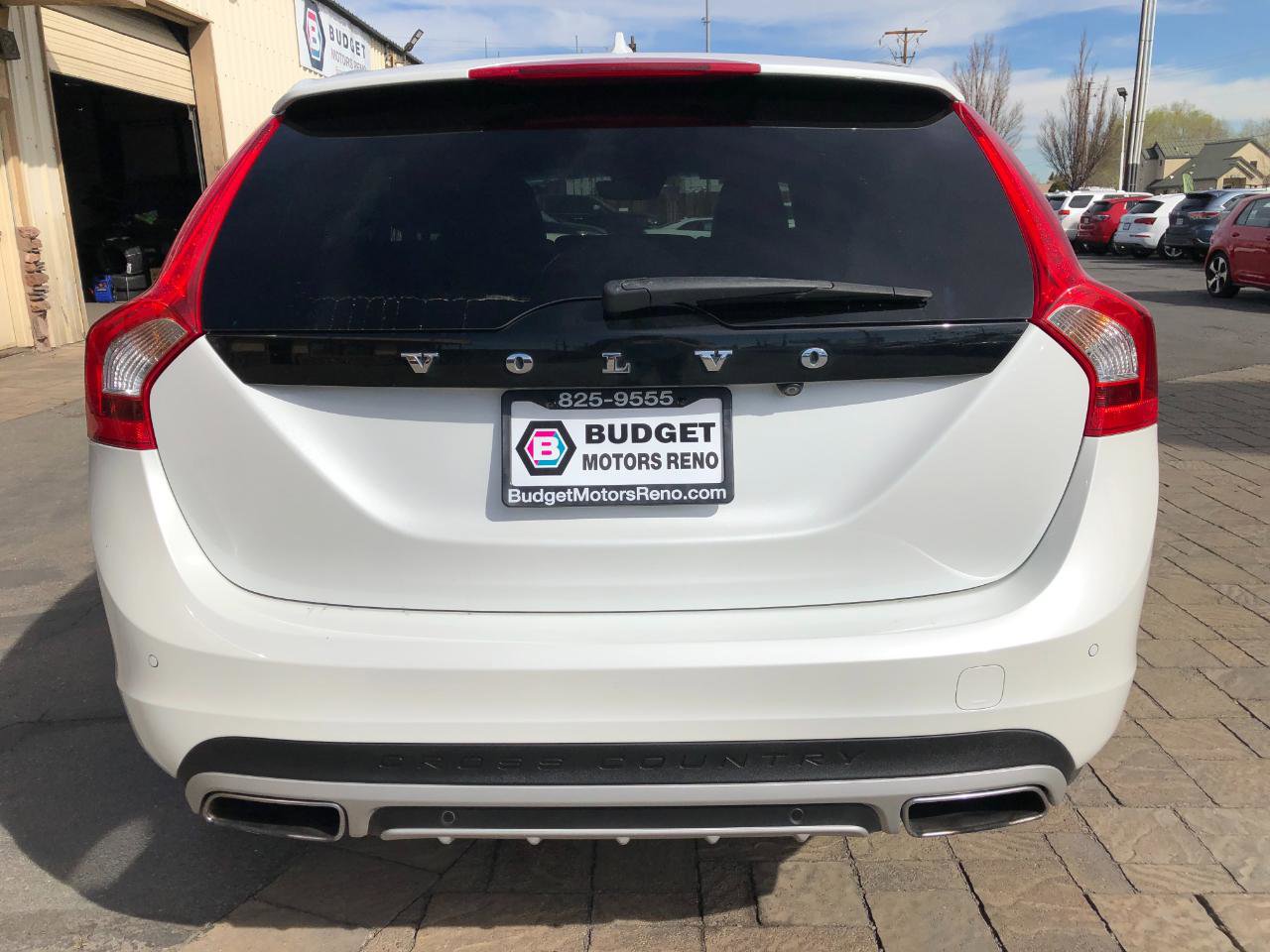 Used 2017 Volvo V60 T5 Cross Country w/ Convenience Package image 3