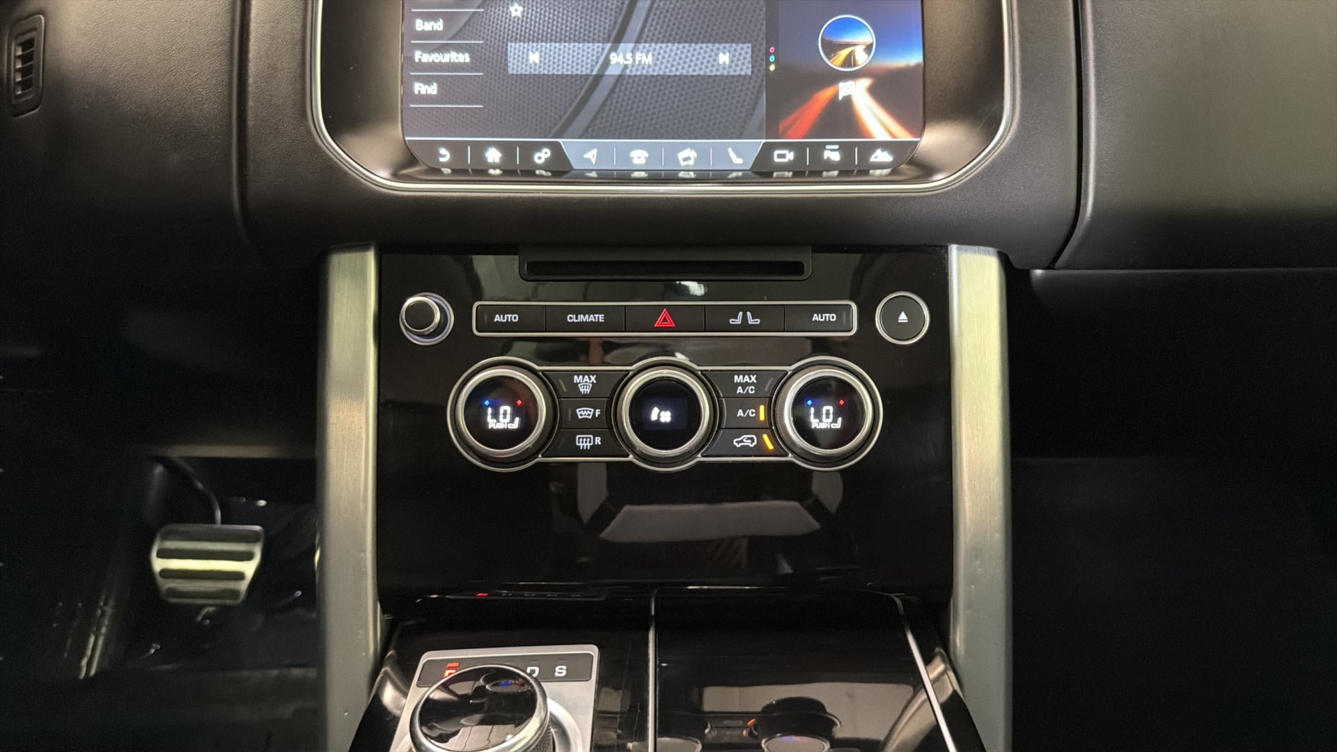 Used 2017 Land Rover Range Rover Supercharged AWD/4WD image 28