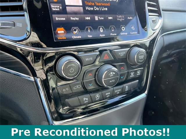 Used 2019 Jeep Grand Cherokee Limited image 11