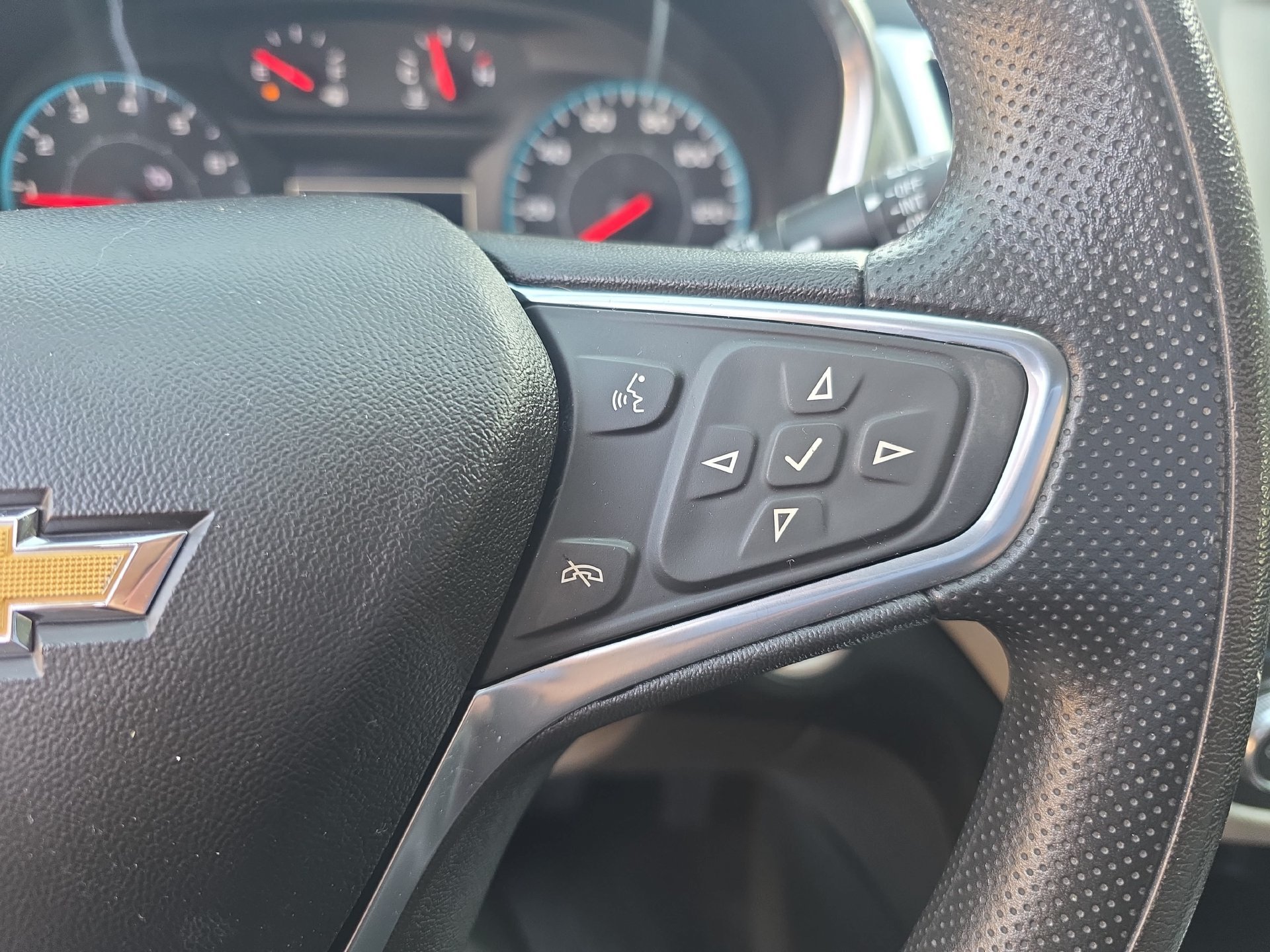 Used 2020 Chevrolet Equinox LS w/ LS Convenience Package FWD image 17