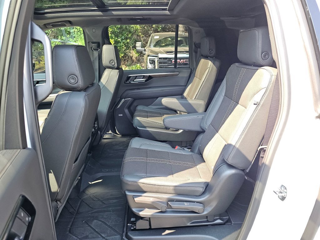 New 2026 Chevrolet Suburban High Country AWD/4WD image 17