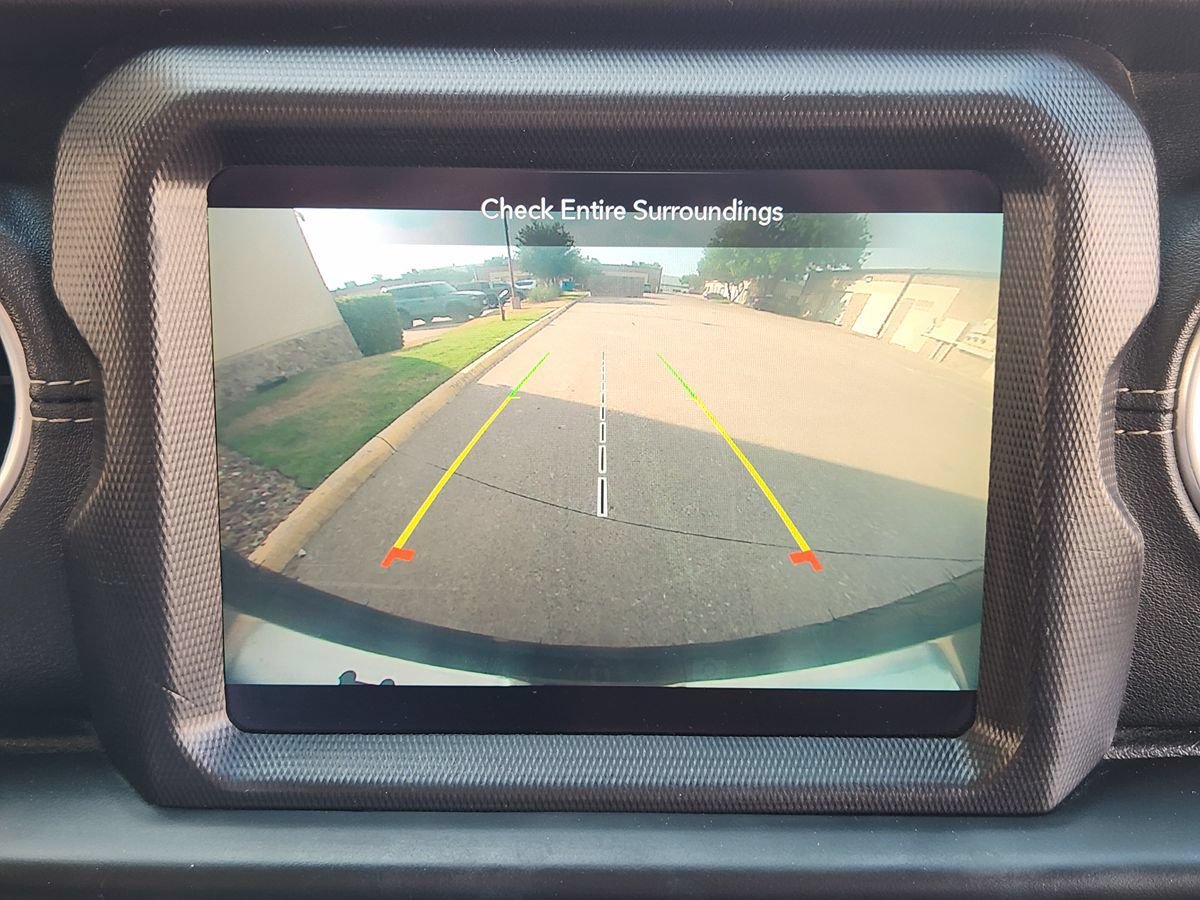 Used 2020 Jeep Wrangler Unlimited Sahara AWD/4WD image 37