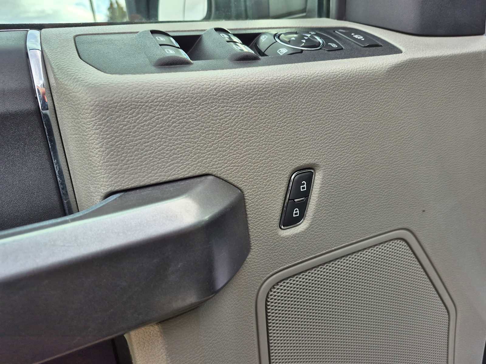 Used 2022 Ford F350 XLT w/ XLT Value Package image 14