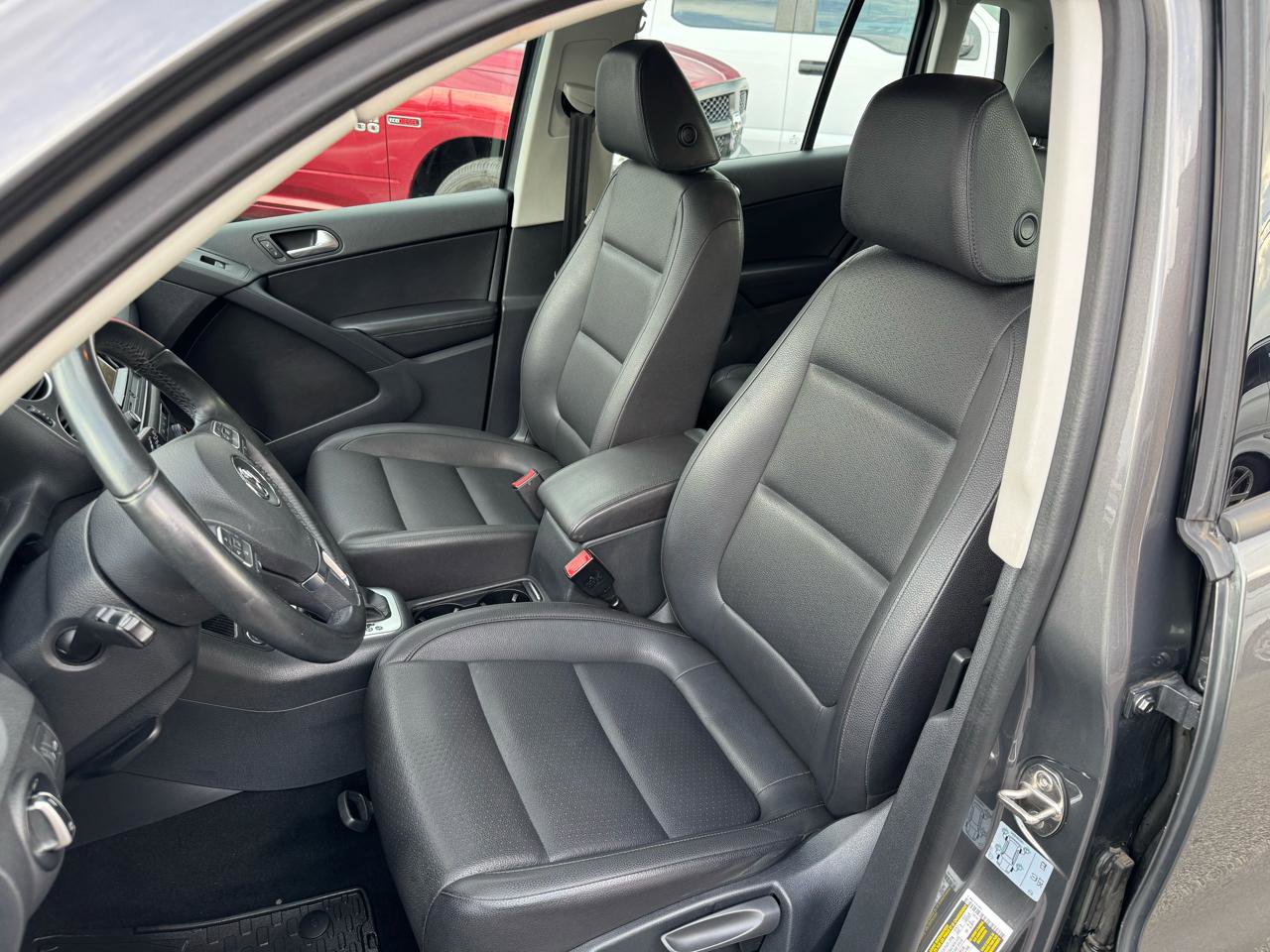 Used 2016 Volkswagen Tiguan S image 12