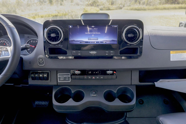 Used 2025 Mercedes-Benz Sprinter 2500 image 60