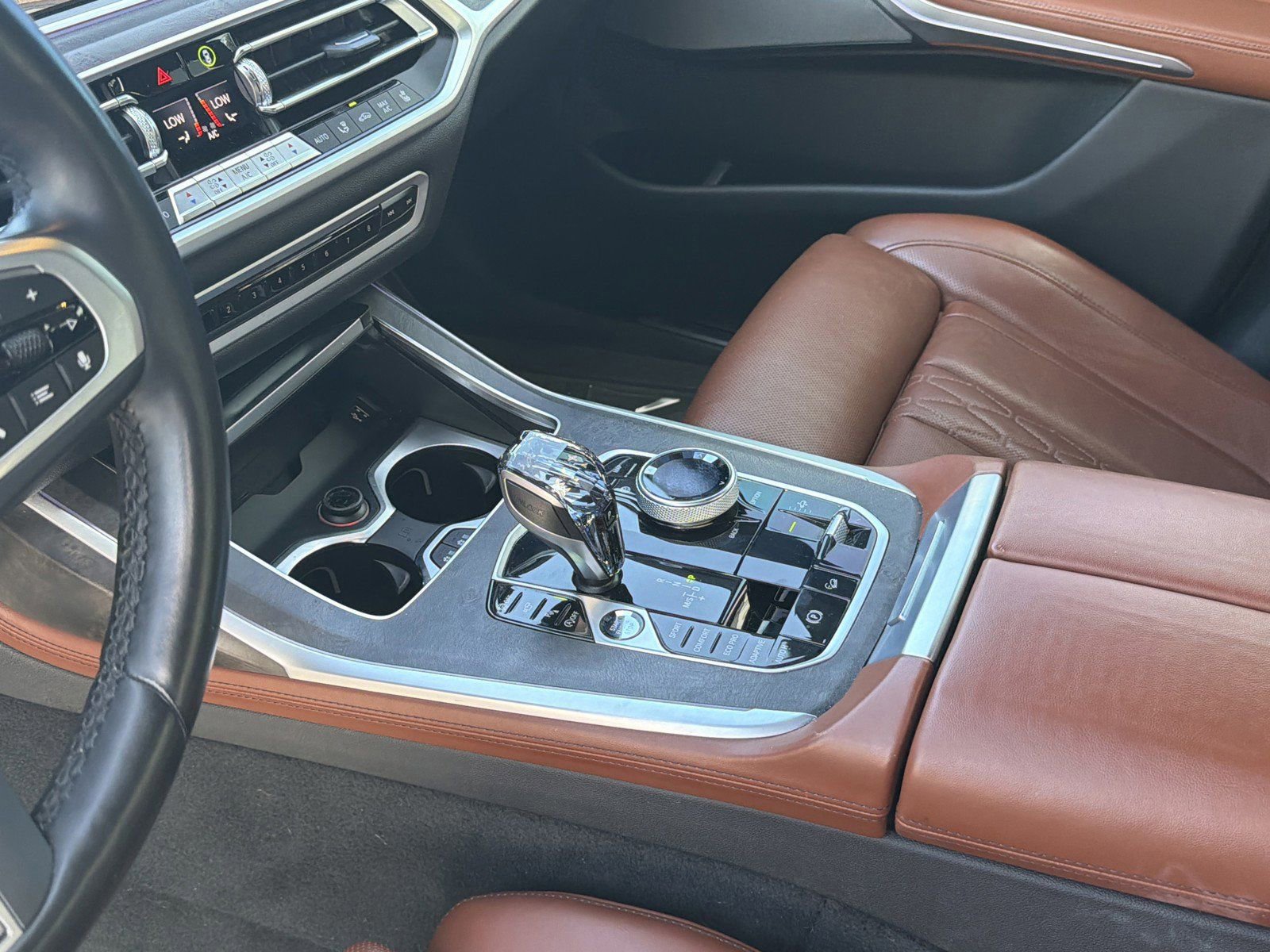 Used 2022 BMW X7 M50i w/ Dynamic Handling Package AWD/4WD image 25