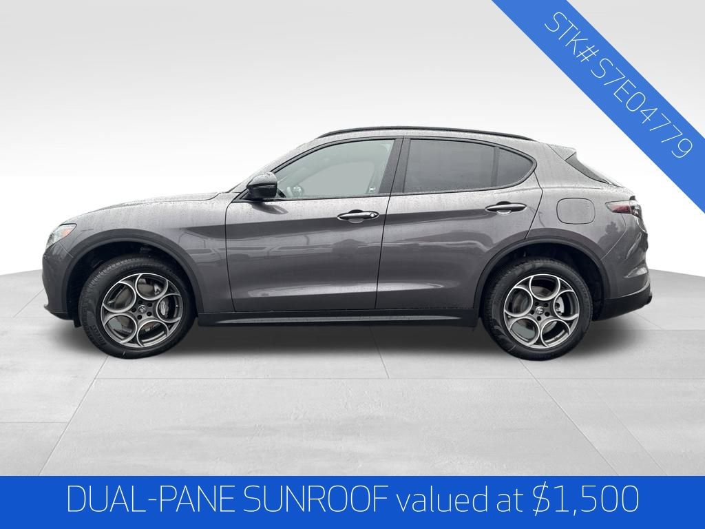 New 2025 Alfa Romeo Stelvio Sprint image 4