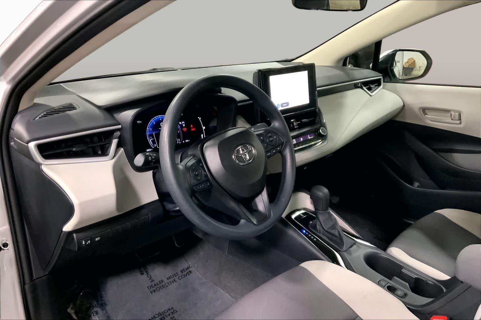Used 2026 Toyota Corolla LE FWD image 18