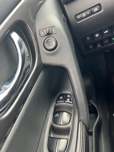 Used 2019 Nissan Rogue SV w/ Premium Package image 11