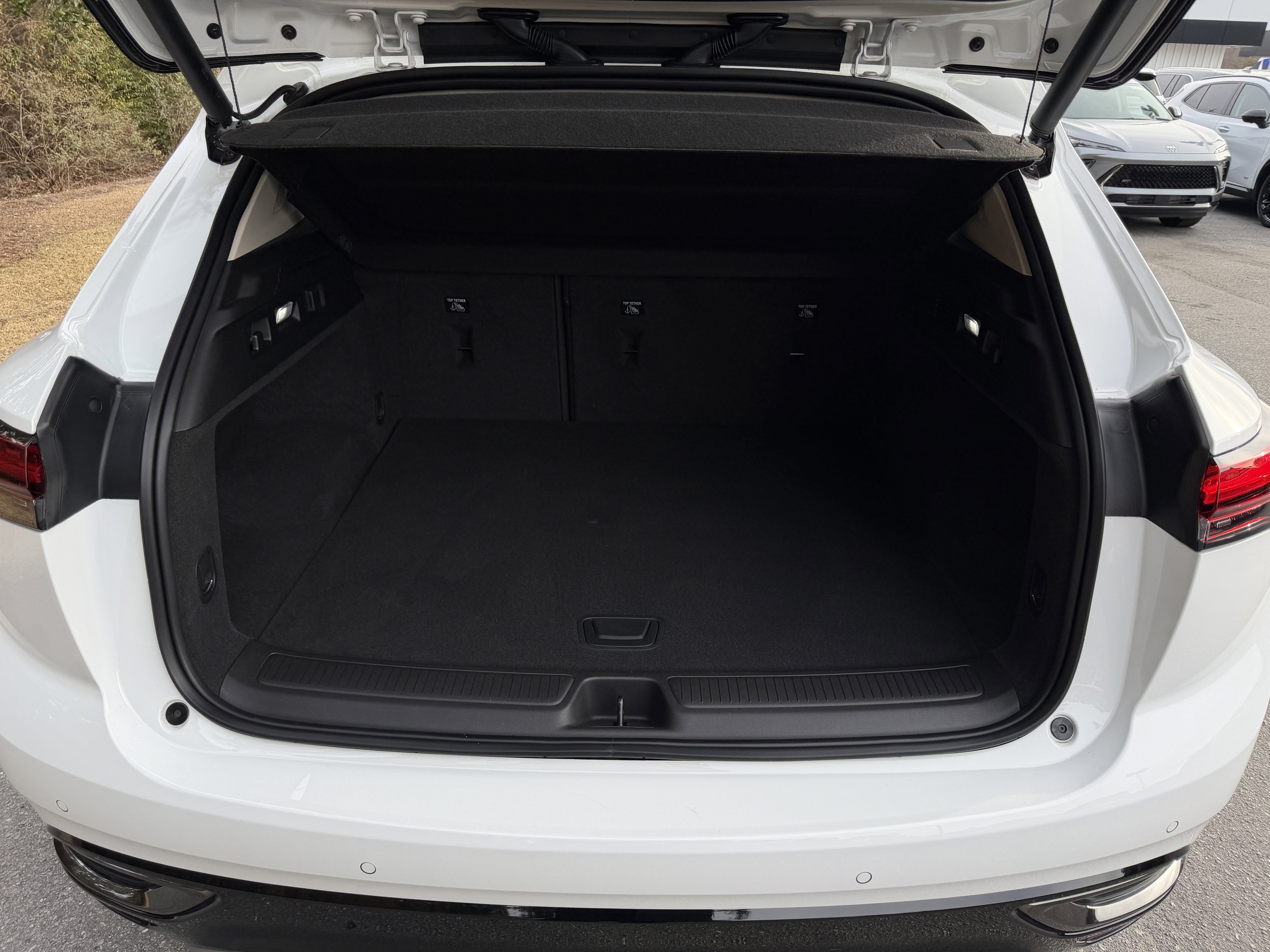 Used 2023 Buick Envision Essence w/ Sport Touring Package image 4